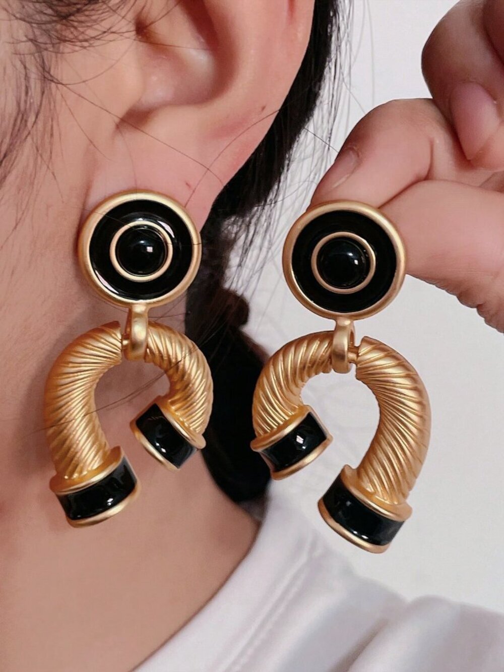 Elegant Women's Enamel Niche Designed Horseshoe High-End Earrings